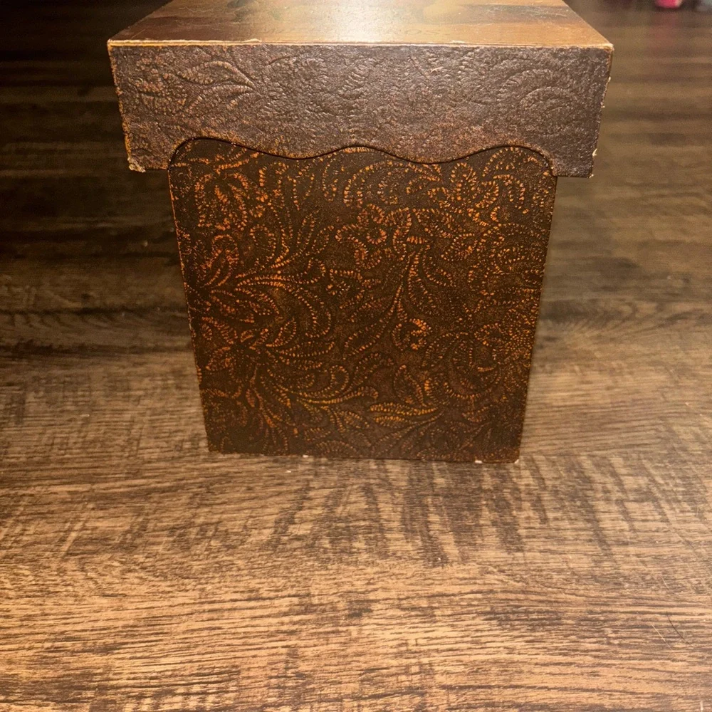 Brown Vintage-Style Wooden Box with Horse Design